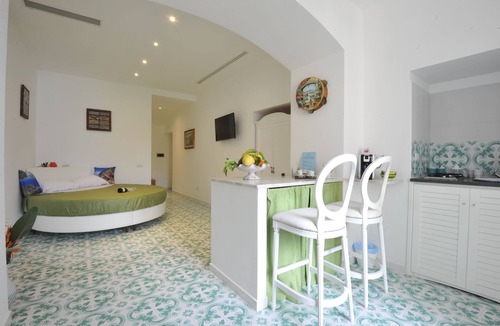 Sorrento City Centre Bed & Breakfast | Surriento Suites