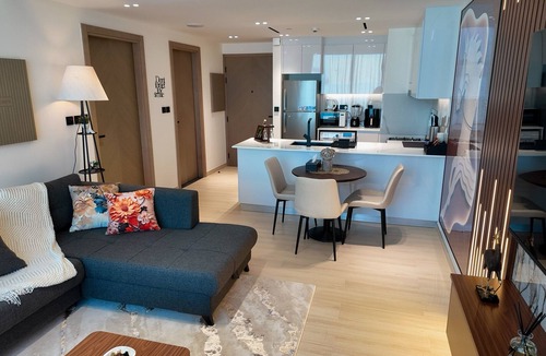 Al Quoz Apartment | Tag Vacation Homes - Charming 1-bedroom apartment, fully equipped, Dubai.
