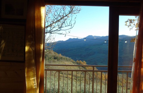 Agnone Cottage | The Big Pine Cone in the 3 Trees, Agnone, Molise. 4* comfort in the tree house