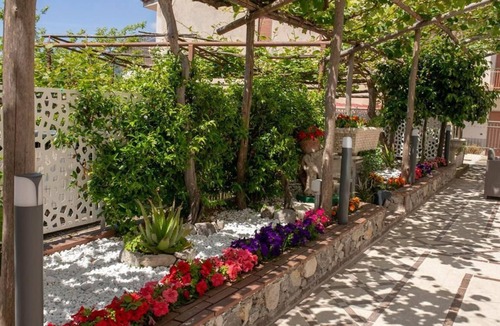 San Lazzaro House | The Courtyard/2-Bedroom House