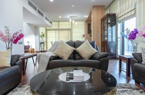 Jumeirah Lake Towers Apartment | The Iconic Luxury 4BR Penthouse Near to Jumeirah Beach and Infront of DMCC Metro Station