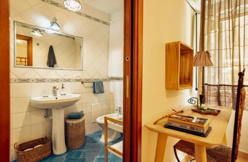 Vittorio Emanuele Apartment | The Little House in Napoli