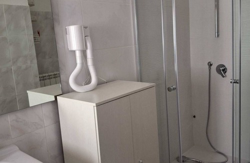 Paola Apartment | The Oaks (triple)
