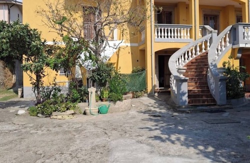 Paola Apartment | The Oaks. two-room apartment for 4.