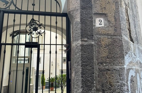 Historical Center Apartment | The Overlooking the Cribs Apartment