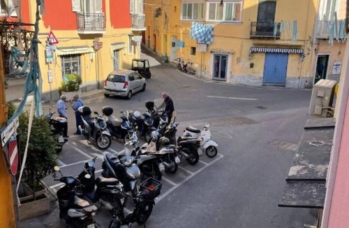 Procida Apartment | the pink house
