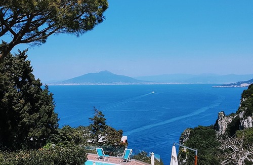 Tiberio Villa | The Rock on the sea