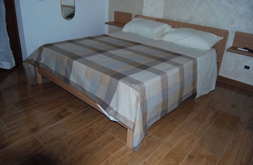 Mercato San Severino Bed & Breakfast | The White House: a house surrounded by greenery and in the area of the bell tower of the same name!