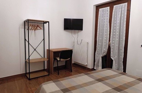 Mercato San Severino Bed & Breakfast | The White House: a house surrounded by greenery and in the area of the bell tower of the same name!