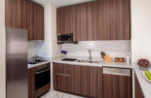 Dubai Media City House | Three Bedroom Apartment Near Mina Seyahi Beach