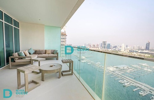 Dubai Marina Apartment | Three Bedroom Apartment with Panoramic Sea view