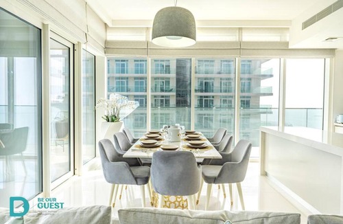 Dubai Marina Apartment | Three Bedroom Apartment with Panoramic Sea view
