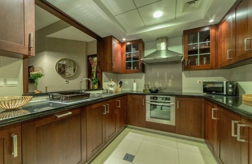 Downtown Dubai Apartment | Top Floor 1BR Apartment (Partial Burj Khalifa & Fountain Views)