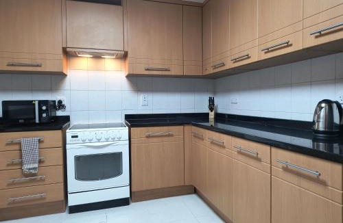 DIFC Apartment | Trinity Holiday Homes - Sheikh Zayed Road Near to Financial Center Metro Station