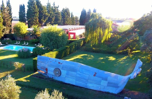 Montorsaio Apartment | Tuscan farmhouse between nature and contemporary art