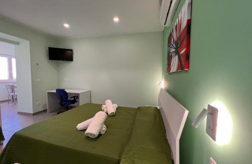 Paola Apartment | Twin Green
