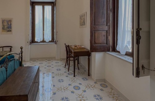 Angri Apartment | Two Bedroom Apartment with Balcony