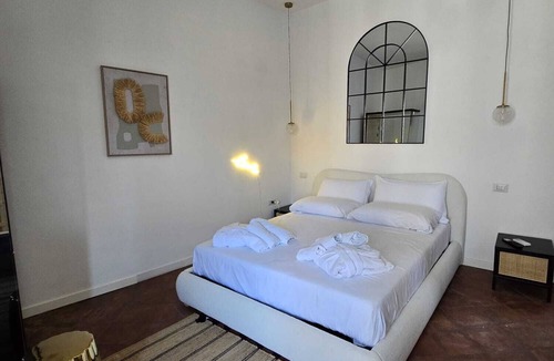 Castel Morrone Hotel | 'U SURC (with balcony)