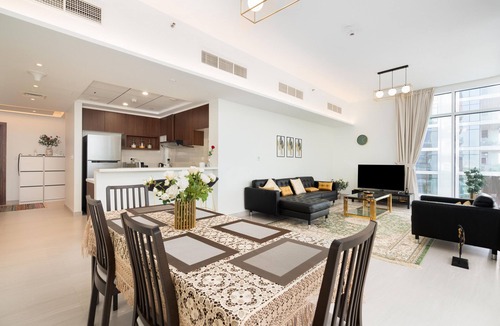 Bur Dubai Apartment | Ultimate Stay/Scenic Panoramic Park & Frame View