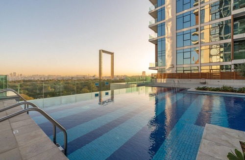 Bur Dubai Apartment | Ultimate Stay/Scenic Panoramic Park & Frame View