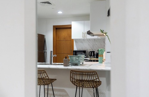 Dubai Marina Apartment | Ultimate Stay/Spacious 1BR/Sea View/Marina