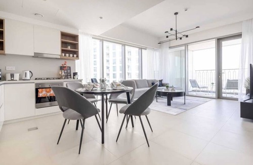 Trade Center Apartment | Upscale 2BR w/Community Views in Downtown Dubai!