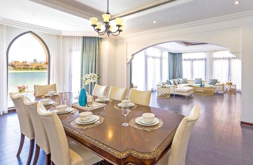 Palm Jumeirah Villa | Upscale 6BR Villa with Private Pool on Palm Jumeirah