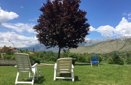 Pettorano sul Gizio House | Vacation Home "Stephanie's Home" with Mountain View, Private Terrace & Wi-Fi