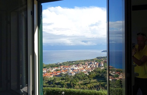 Parghelia House | Vacation Home "Terrazzo A9" with Sea View, Shared Pool & Wi-Fi