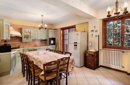Santa Lucia di Serino House | Vacation Home "Casa Vacanza il Noce" with Indoor Pool, 4 Balconies & Wi-Fi