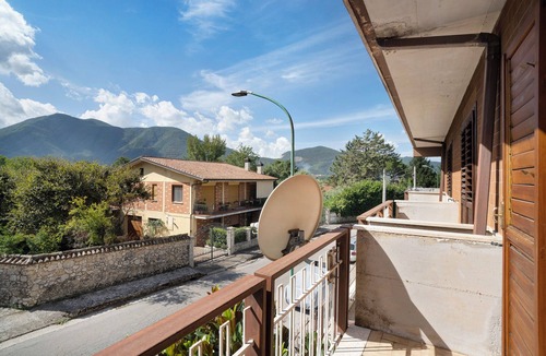 Santa Lucia di Serino House | Vacation Home "Casa Vacanza il Noce" with Indoor Pool, 4 Balconies & Wi-Fi