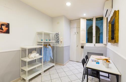 Montecalvario Apartment | Ventaglieri ground floor Room by Wonderful Italy