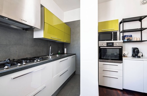 Arenella Apartment | Via Domenico Fontana 81