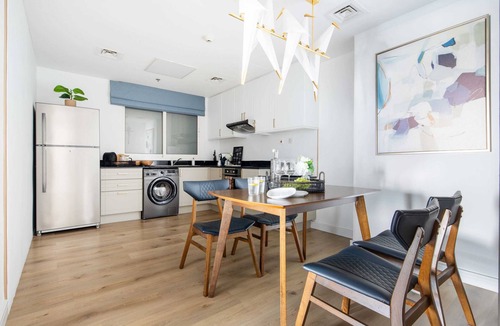 Dubai Marina Apartment | Vibrant 1BR with Amazing Views From 77th Floor!