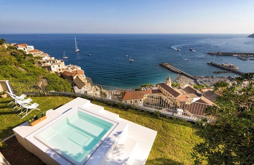 Amalfi Villa | Villa Del Piano - Four Bedroom Villa, Sleeps 8