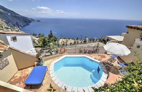 Praiano Villa | Villa Elvira: A splendid and luminous three-story villa built sheer above the sea, with Free WI-FI.