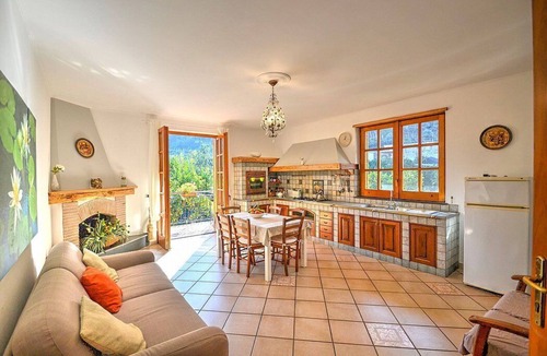 Sant'Agnello House | Villa Fillide B: A cozy apartment surrounded by the greenery, with Free WI-FI.