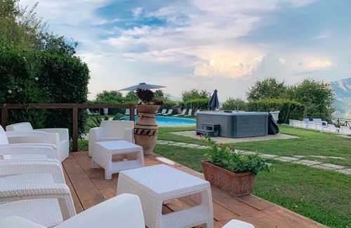Colli di Fontanelle Villa | Villa Fontanella - Modern villa with pool and Jacuzzi