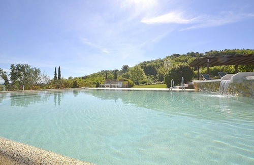 San Macario In Monte House | Villa Fontanile E: An elegant and welcoming apartment that is part of a small villa surrounded by the greenery, with Free WI-FI.