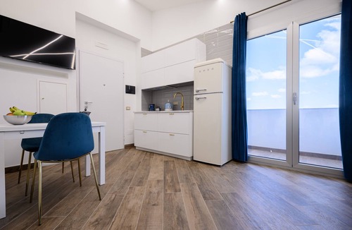 Quarto Apartment | Villa In Bed Blue Suite Balcony