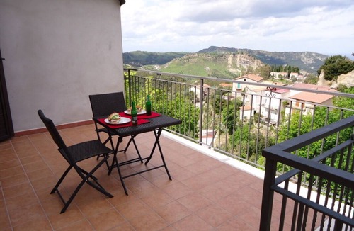 Pietrapaola Villa | Villa in the Hills with a View