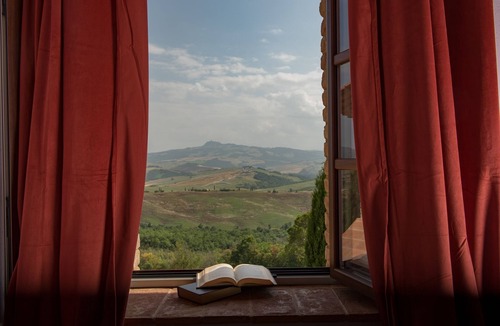Sarteano Villa | Villa in Val D'orcia with panoramic whirlpool tub