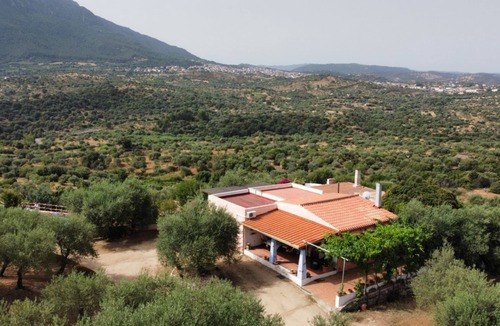 Oliena Villa | Villa L'Oleandro with pool and A/C