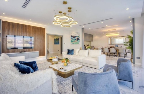 Palm Jumeirah Villa | Villa Malissa- Exclusive 5-Bedroom Villa by Luxury Explorers' Collection