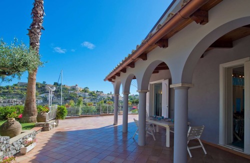 Scala Villa | Villa Mirea, great view, Private pool, easy access, 1km.from Ravello, parking