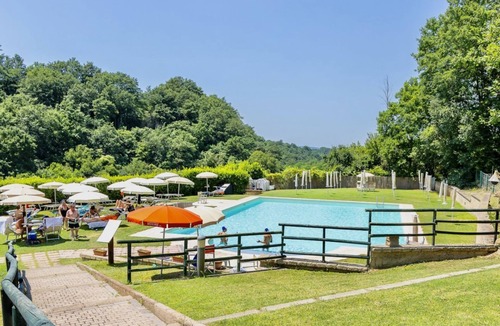 Sorano Villa | Villa of approximately 150 m2 located on the ground floor and on two levels with air conditioning, independent heating and wi fi line.Composed of a large living room with independent equipped kitchen, fridge, microwave oven, toaster, sofa and satellite t
