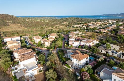 Case Peschiera-Lu Fraili Villa | Villa Olive by Klodge