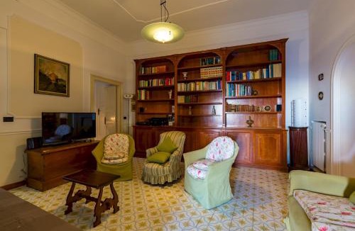 Vittorio Emanuele Apartment | Villa Paola - Hidden Panoramic Garden and Terraces by Napoliapartments