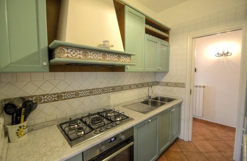 Nerano Villa | Villa Pindaro: A bright and sunny three-story villa which faces the sun and the sea, with Free WI-FI.