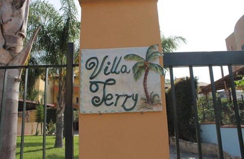 Catona Villa | Villa Terry, Apartment "Sunflower"